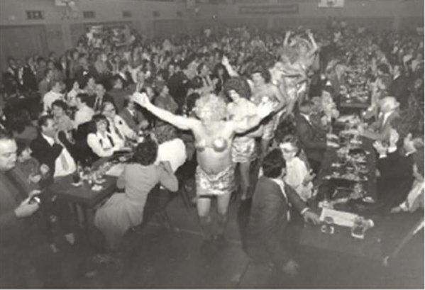 Prunksitzung in der Mehrzweckhalle
